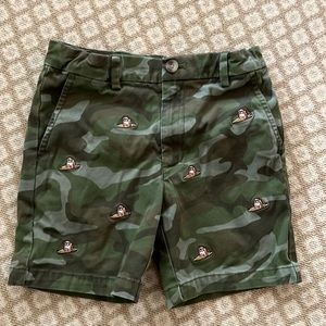 Vineyard Vines Camo with surfing dog shorts